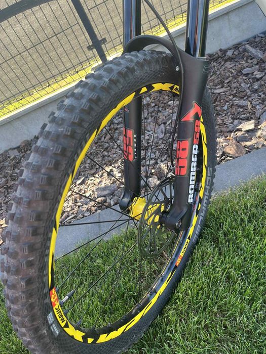 YT Industries Tues DH -rower downhill/full