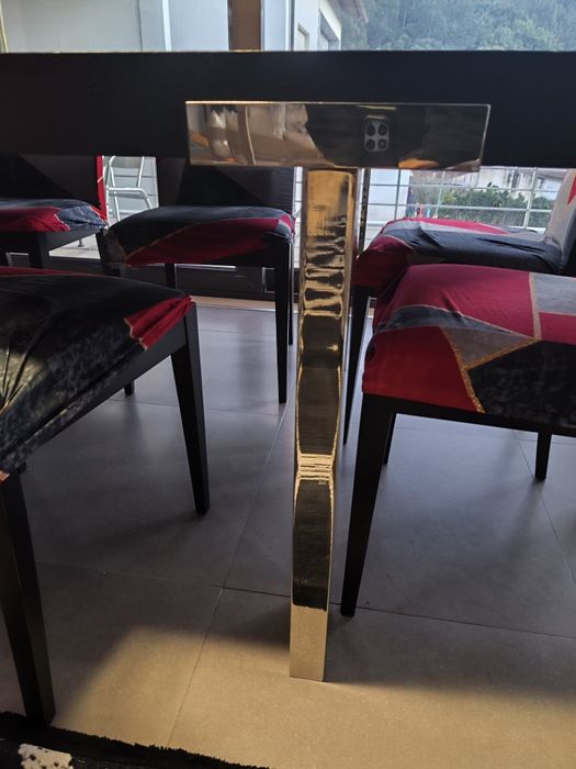 Mesa de jantar e cadeiras