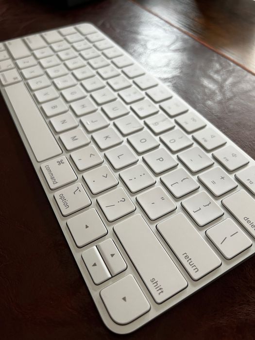 ### À Venda: Teclado Apple Magic ###