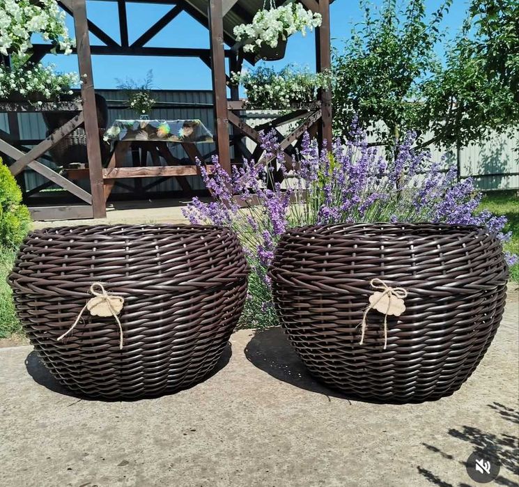 Кашпо з штучного ротангу