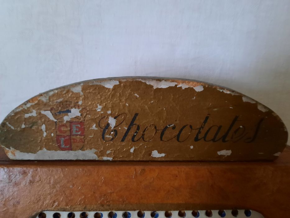 Caixa de furos para chocolates CEL Lda