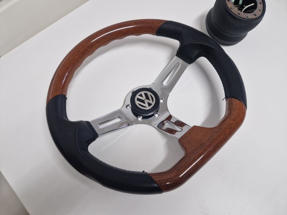 Volante couro e madeira