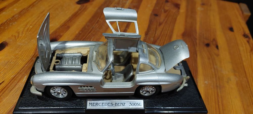 Model 1:24 Mercedes 300SL Bburago