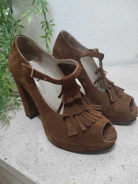 Sandálias compensadas de camurça Bianca