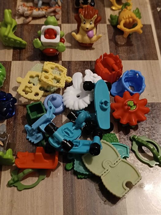 Conjunto de 50 animais de plástico e acessórios