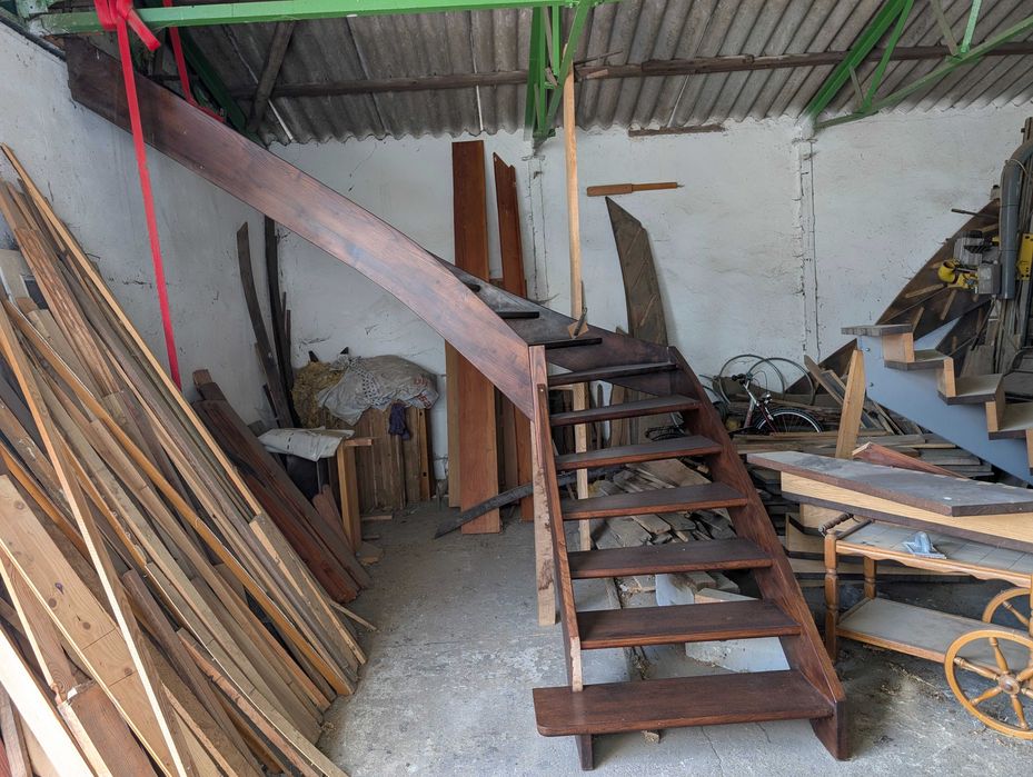 Schody zabiegowe lewe jesionowe