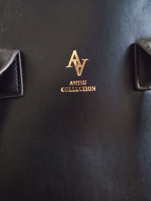 czarna torebka na ramię