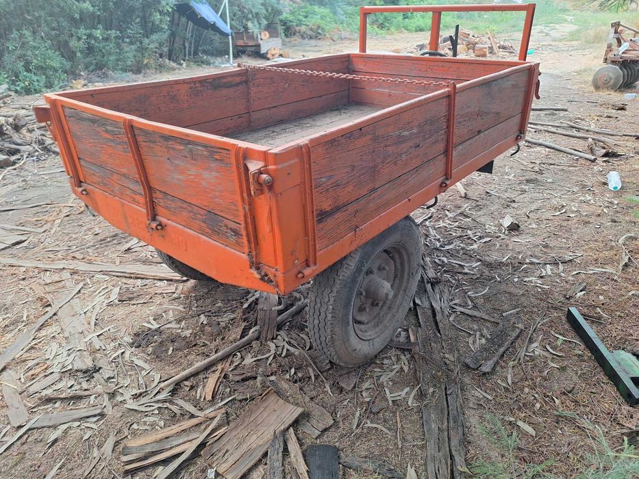 Vendo reboque para trator