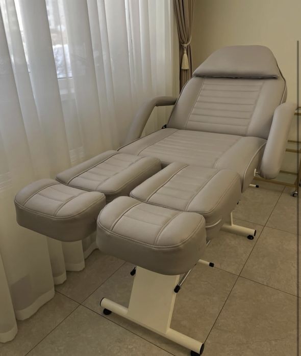 Косметологічна кушетка