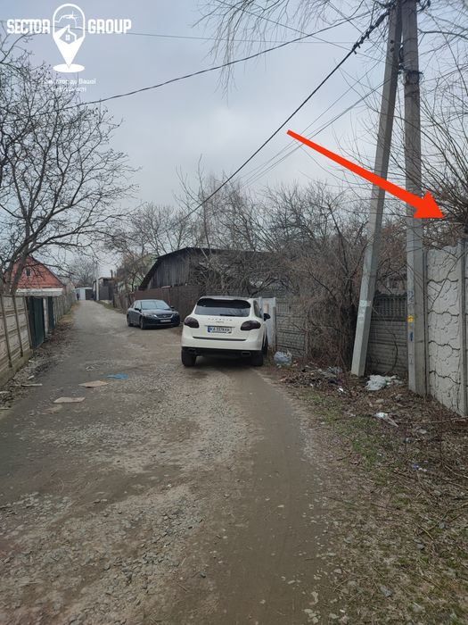 Цікаве тихе місце в районі шостої школи.