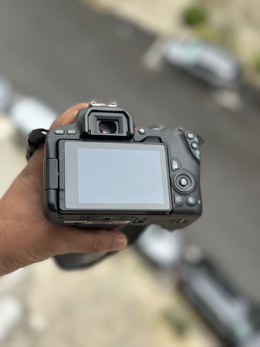 Canon Eos 200D WiFi/touch screen com lente 18-55mm e bolsa