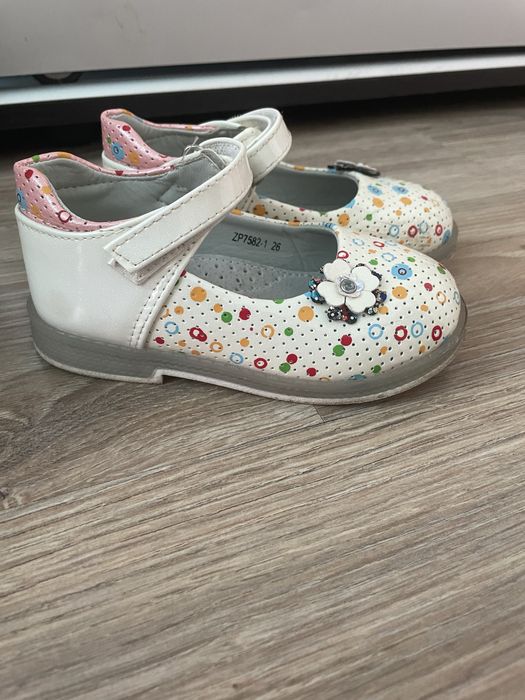 Туфлі дитячі дівчинка