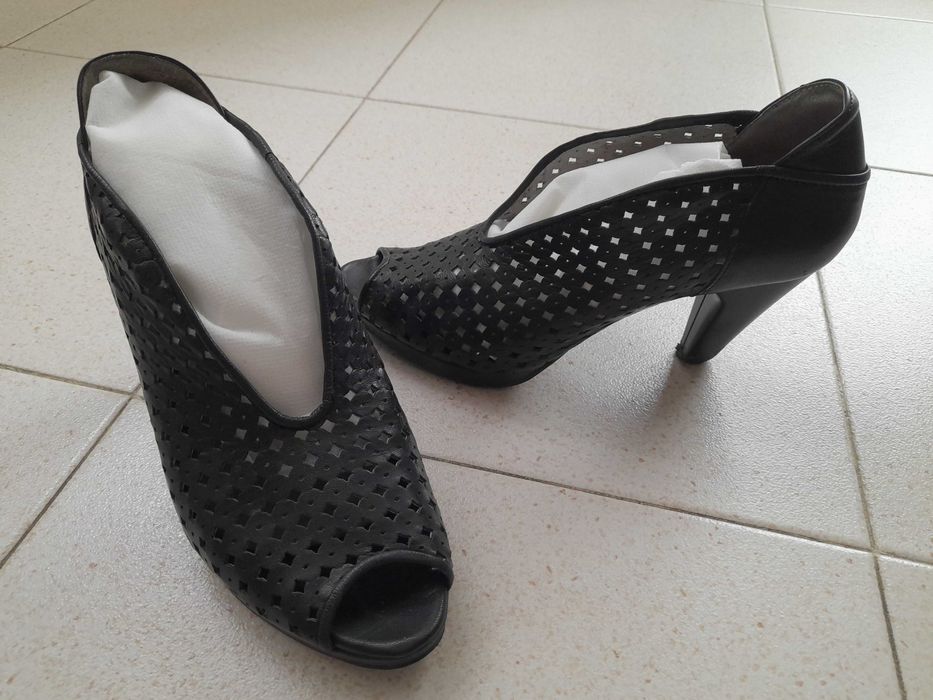 Lote de 9 pares de sapatos/sandalias/cunhas - tamanho 38/39