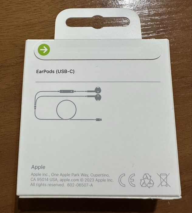 Наушники Apple проводные.