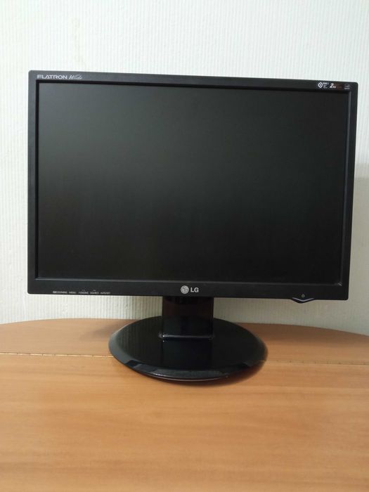 Монитор LG Flatron діагональ 19