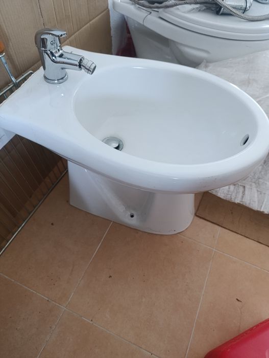 Bidé como novo, retirado de aplicação