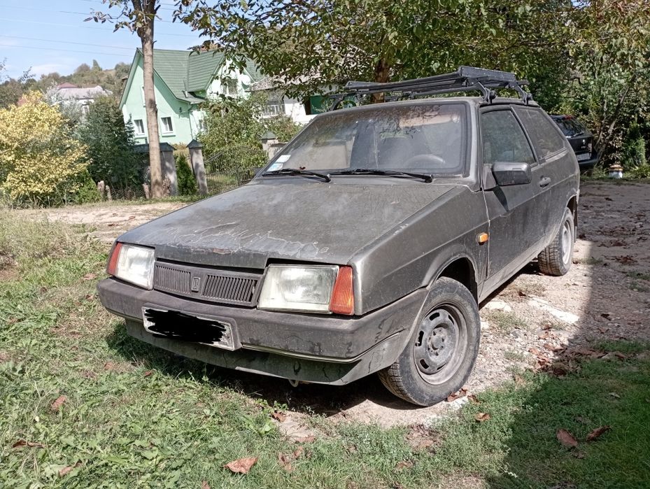 В продажі ваз 2108, авто на ходу. По кузову треба прикласти руки. (Або на запчасті.)
Двигун, коробка все працює.
Більш інформації по телефону.