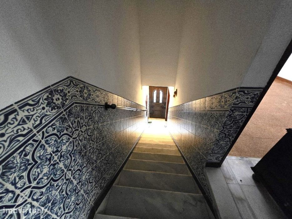 Moradia T2 com quintal, garagem e terraço no centro histórico da Vi...