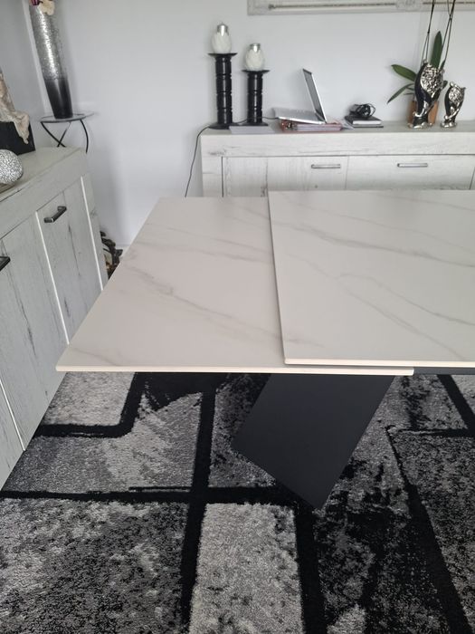 Mesa em pedra mármore