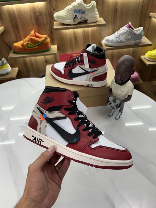 Кросівки Nike Air Jordan OFF-WHITE x 1 Retro OG Sneaker in Chicago