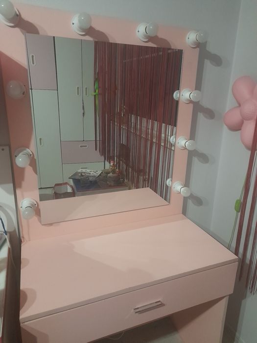 Różowa toaletka duża