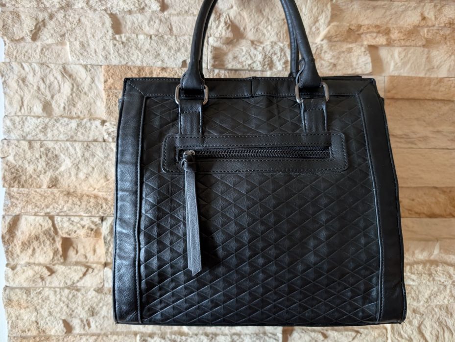 Czarna torebka do ręki