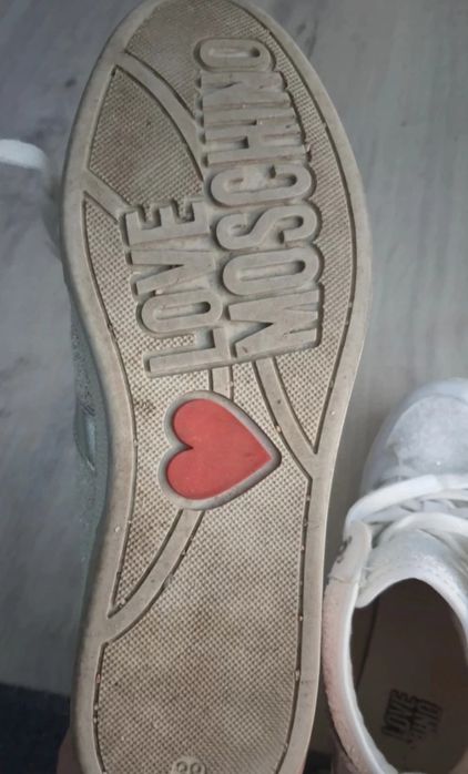 Adidasy love moschino