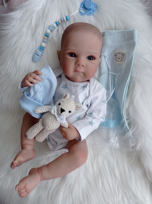 Cała winylowa lalka w typie reborn chłopiec