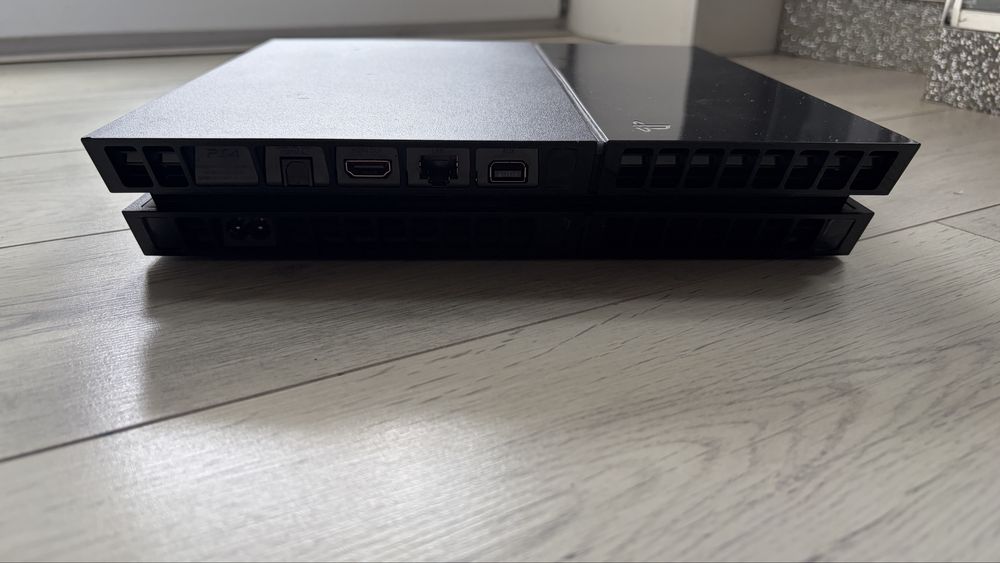 Konsola PS4 + fifa 20