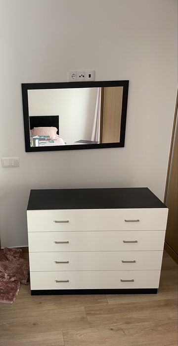 Quarto completo – cama de casal, cómoda, camiseiro, mesas de cabeceira e espelho