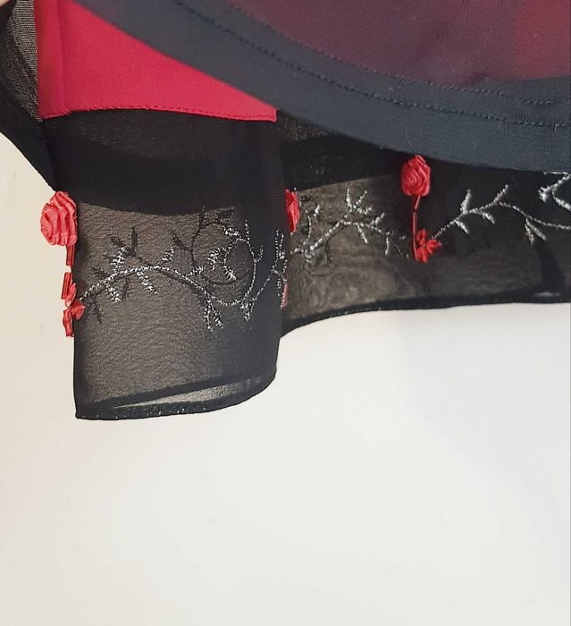 Czarna damska sukienka na ramiączkach holo vintage z ozdobnymi różami