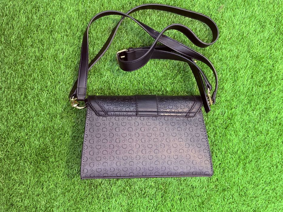 нова сумка Guess