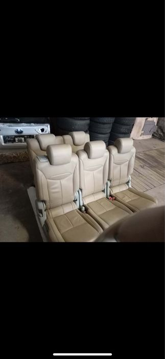 Momplet 7 foteli skóra toyota prius plus