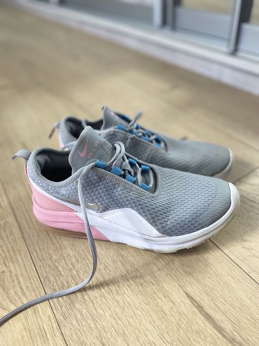 Кросівки жіночі Nike