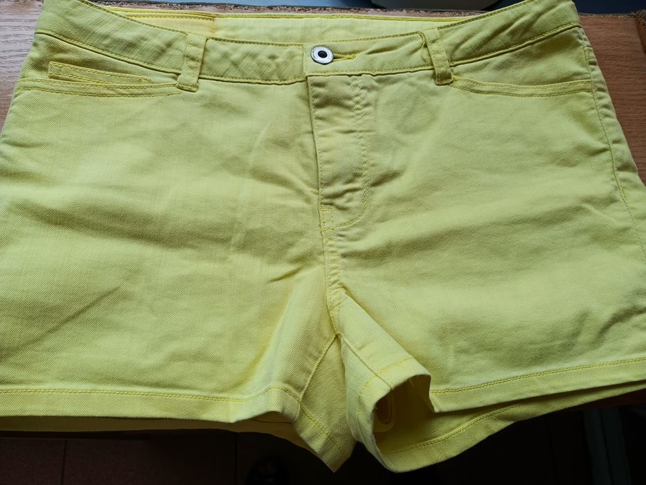 Cytrynowe spodenki Vero moda