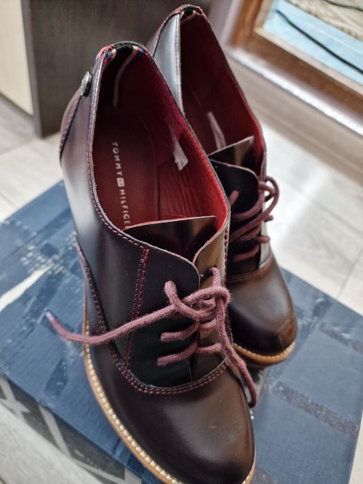 Buty Tommy Hilfigher 38 botki