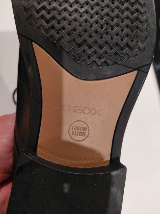 Sapatos pretos de homem