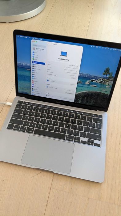 MacBook Pro 13" (2020) | Intel i7 2.3 GHz | 16 GB RAM | 512 GB SSD