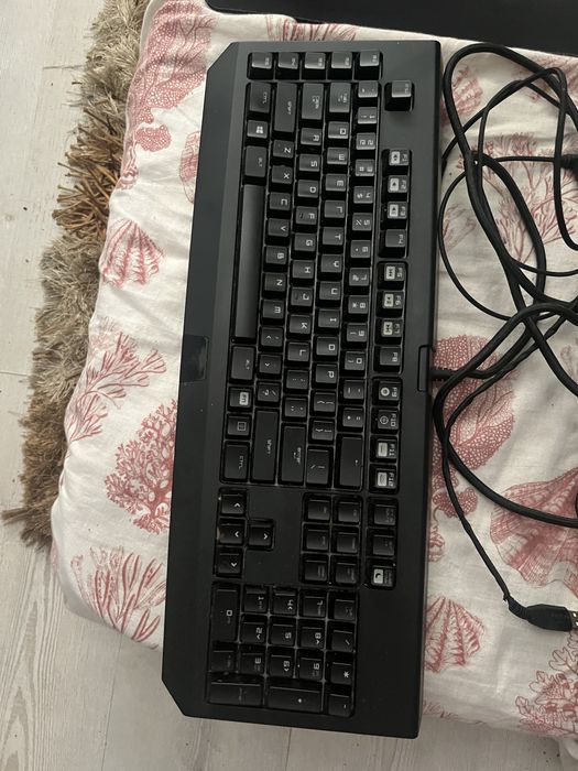 Teclado gamer blackwidow chroma ja com muito uso