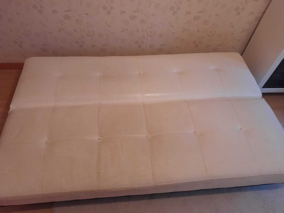 Sofá branco pérola