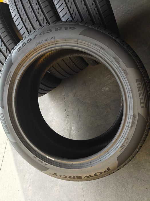 r19 255 45 Pirelli Powergy шини літні 24-й рік фото справжні