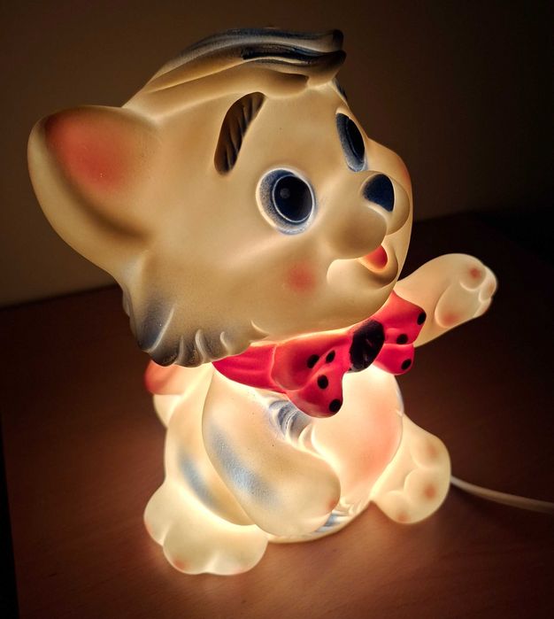 Candeeiro de criança antigo. Gatinho Disney
