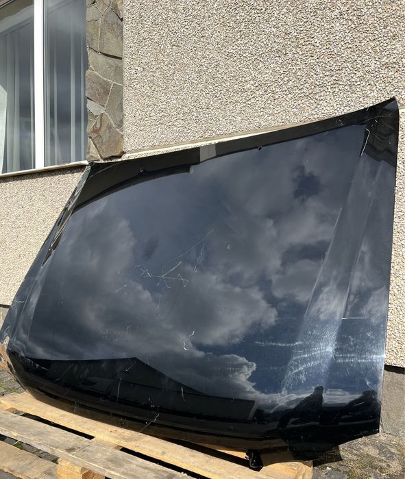 Капот Lexus LX 470.