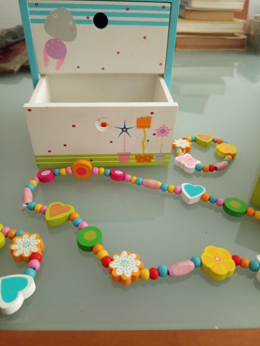 Caixas madeira  - Porta joias madeira	com ganchos, pulseiras etc… de menina