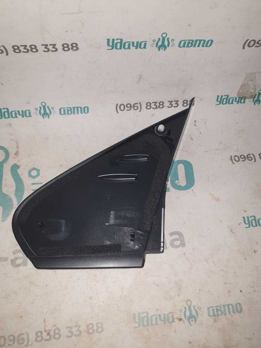 Молдинг заглушка крыла передний левый Toyota Prius 50 6011847030 60118-47030