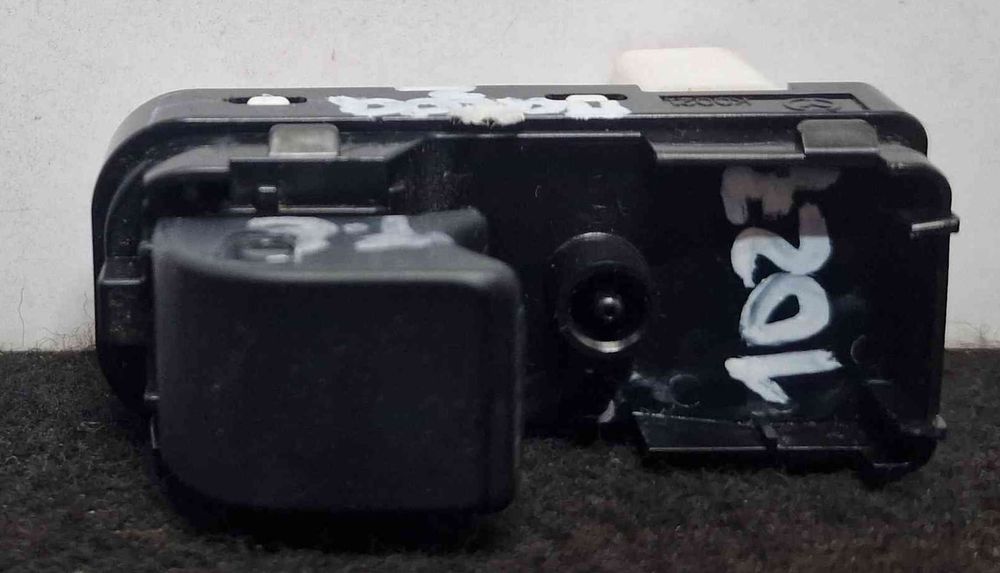 Comando / Botão / Interruptor Vidros Trás Esquerdo d09h66370 - MAZDA 2