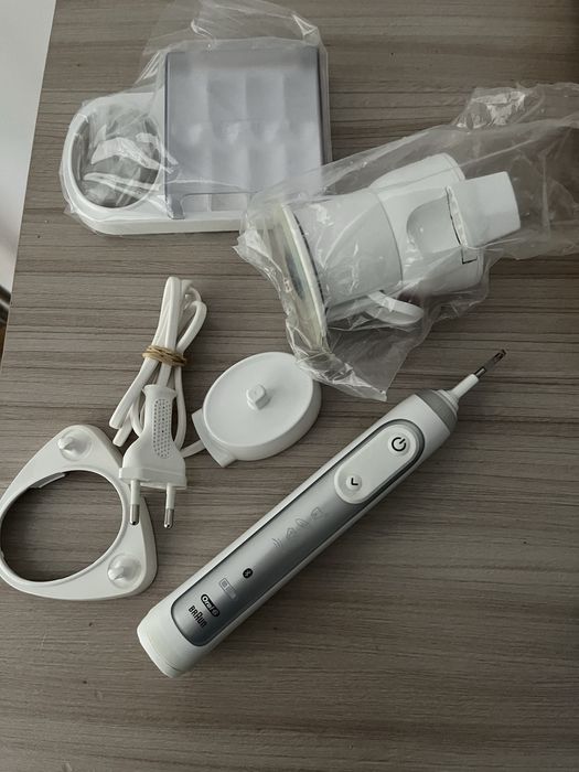 Szczoteczka elektryczna Oral B Genius 8000 typ 3765 Braun do zębów