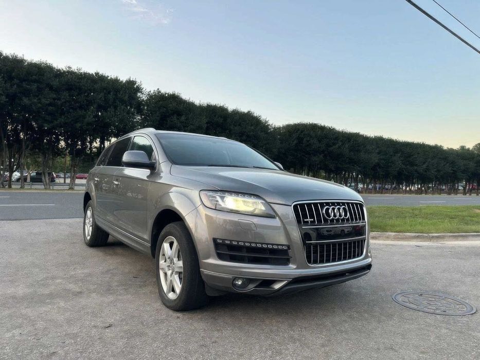 Audi Q7      2015