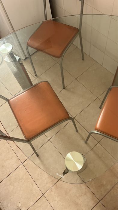 Mesa de vidro de cozinha com 3 cadeiras