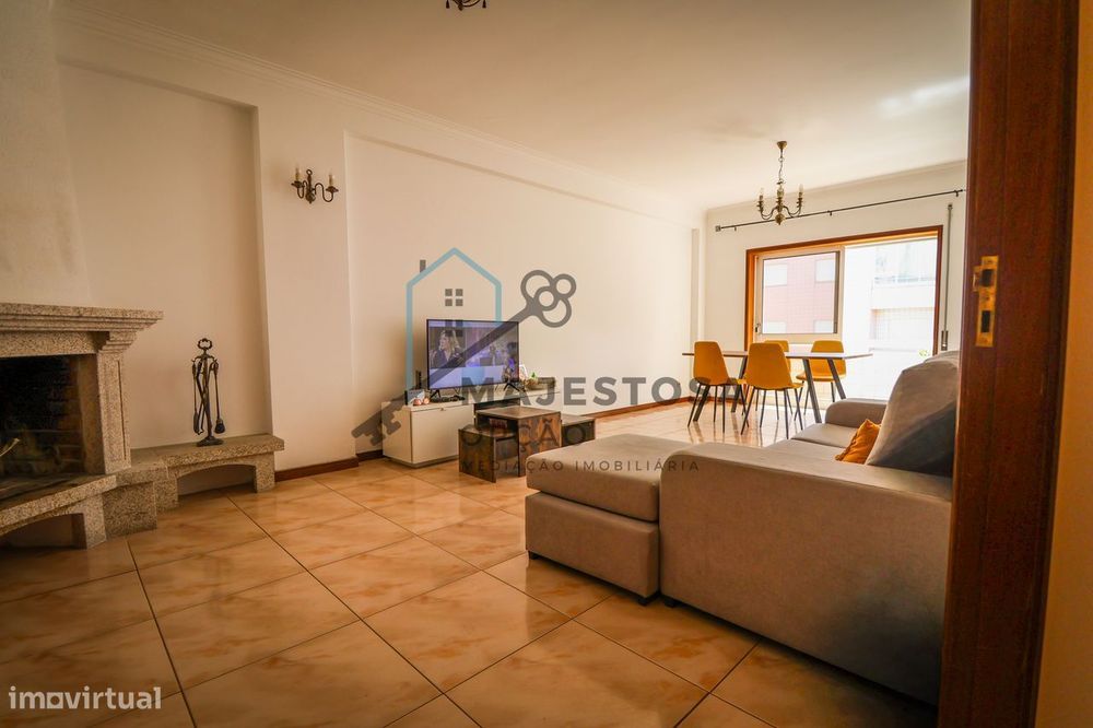 Apartamento T3 no Último Andar com Garagem — Gualtar (Braga)